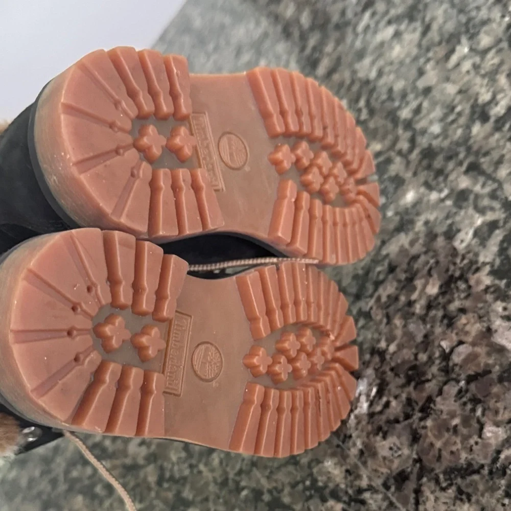 Timberland Black Boots with Tan Fur Trim EUC 10 toddler - Picture 9 of 12